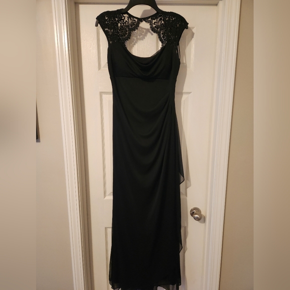 Elegant Black Lace Backed Evening Dress - Picture 2 of 3